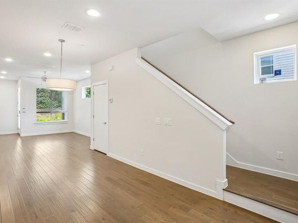1268  Clifftop Lane , Dallas Texas 75208
