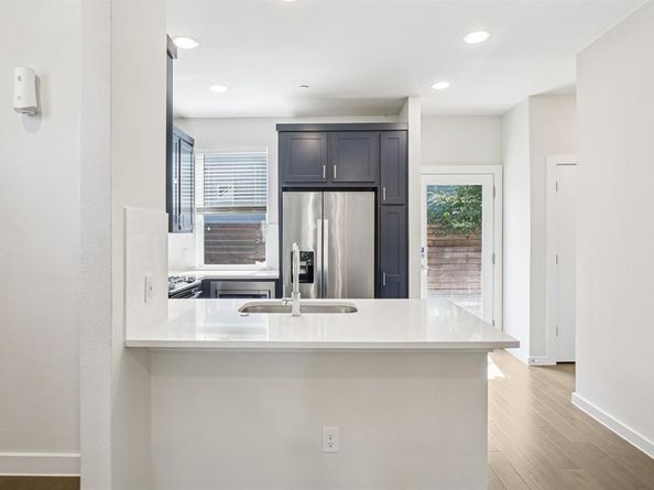 1268  Clifftop Lane , Dallas Texas 75208
