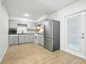 9827  Park Lane Court , Dallas Texas 75220