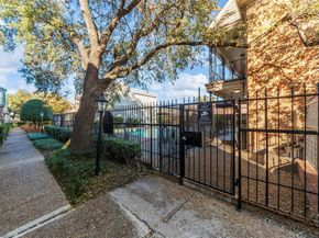 9827  Park Lane Court , Dallas Texas 75220