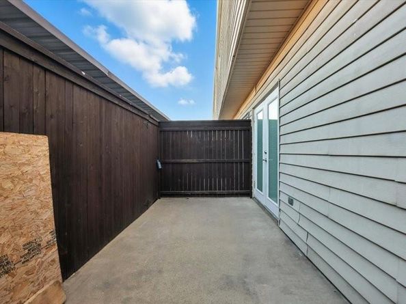 9827  Park Lane Court , Dallas Texas 75220