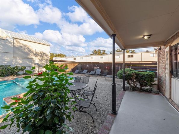 9827  Park Lane Court , Dallas Texas 75220
