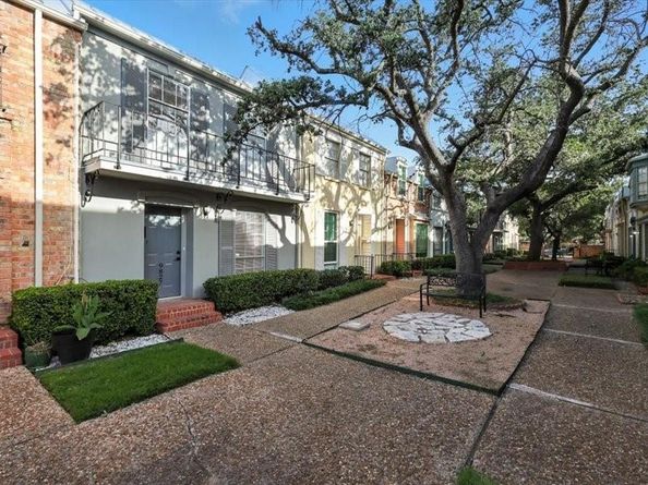 9827  Park Lane Court , Dallas Texas 75220