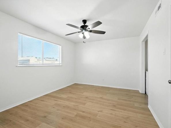 9827  Park Lane Court , Dallas Texas 75220