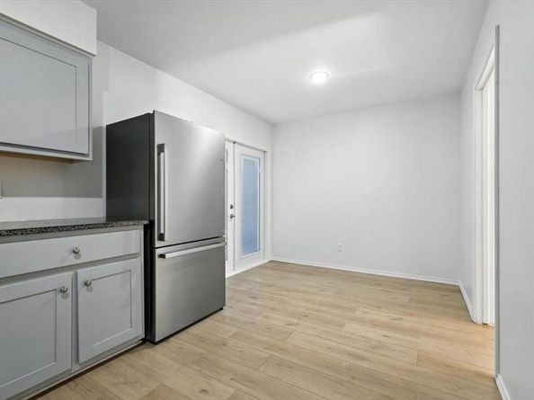 9827  Park Lane Court , Dallas Texas 75220