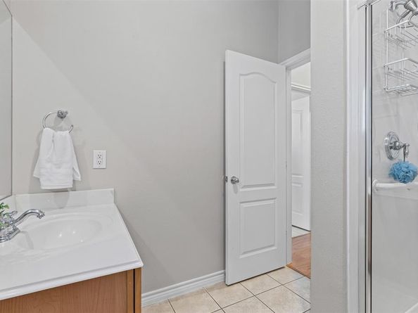 15759  Seabolt   44, Addison Texas 75001