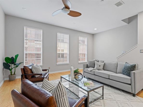 15759  Seabolt   44, Addison Texas 75001