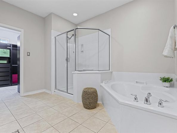 15759  Seabolt   44, Addison Texas 75001