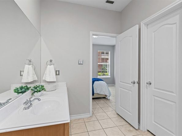 15759  Seabolt   44, Addison Texas 75001