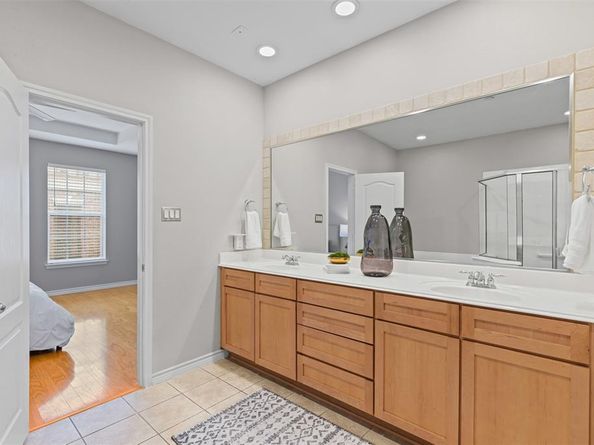 15759  Seabolt   44, Addison Texas 75001