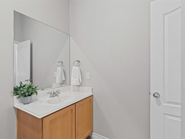 15759  Seabolt   44, Addison Texas 75001