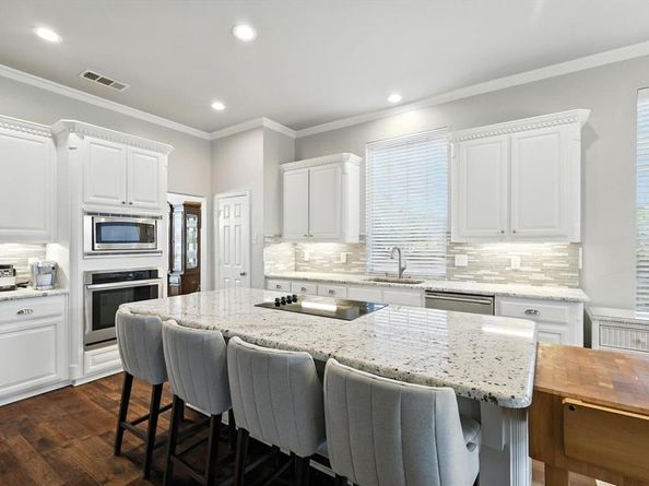 8161  Watson Road , Lantana Texas 76226