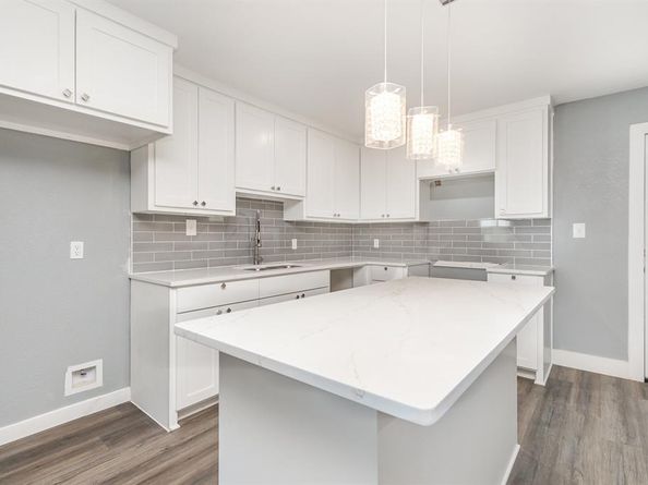 3828  Pacesetter Drive , Dallas Texas 75241