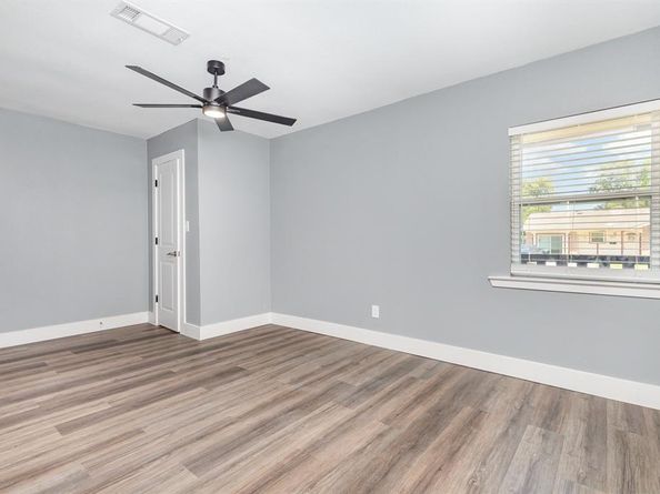 3828  Pacesetter Drive , Dallas Texas 75241