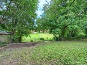 1048  Indian Creek Trail , Dallas Texas 75241