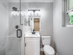 1048  Indian Creek Trail , Dallas Texas 75241
