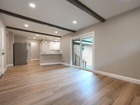 1048  Indian Creek Trail , Dallas Texas 75241