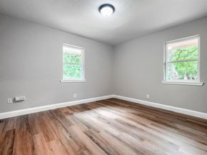 1048  Indian Creek Trail , Dallas Texas 75241