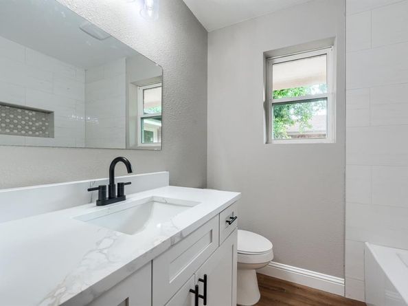 1048  Indian Creek Trail , Dallas Texas 75241