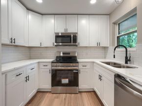 1048  Indian Creek Trail , Dallas Texas 75241