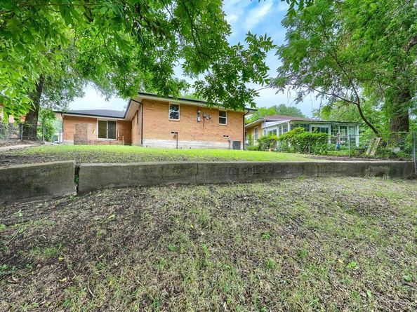 1048  Indian Creek Trail , Dallas Texas 75241