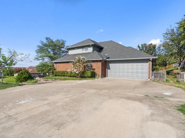 10173  Wandering Way Street , Benbrook Texas 76126
