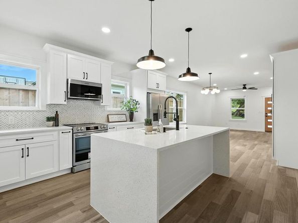 826 W Canty Street , Dallas Texas 75208