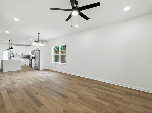 826 W Canty Street , Dallas Texas 75208