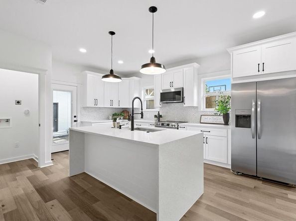 826 W Canty Street , Dallas Texas 75208