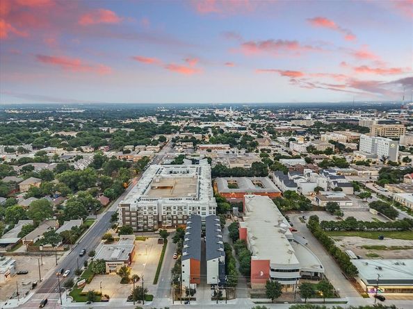 4208  Live Oak Street  102, Dallas Texas 75204