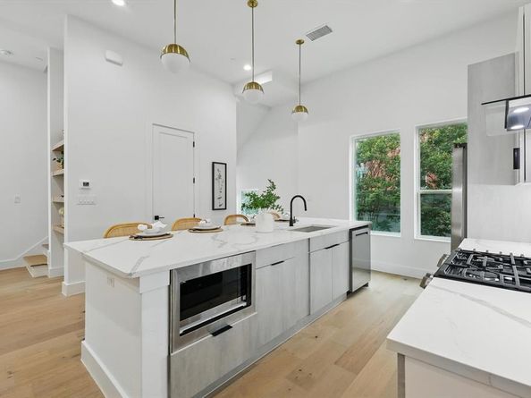 4208  Live Oak Street  102, Dallas Texas 75204