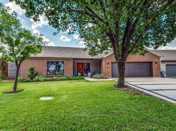 3866  Lively Lane , Dallas Texas 75220