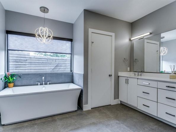 3866  Lively Lane , Dallas Texas 75220