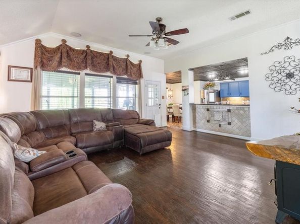 1701  Prairie Creek Court , Garland Texas 75040
