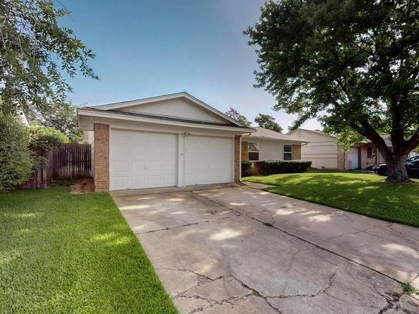 713  Dewberry Drive , Lewisville Texas 75067