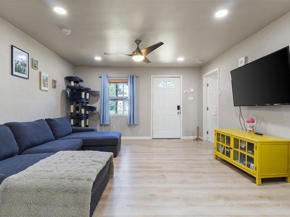 3209  New York Avenue , Fort Worth Texas 76110