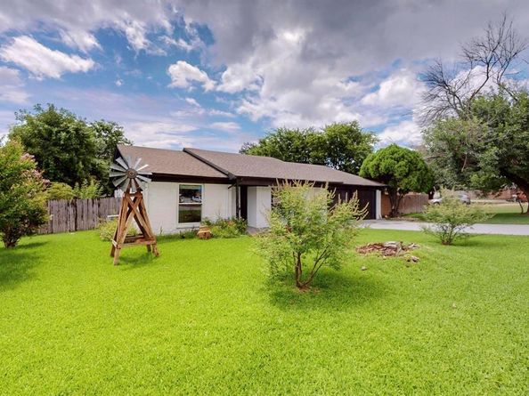 1041  Mckinley Street , Benbrook Texas 76126