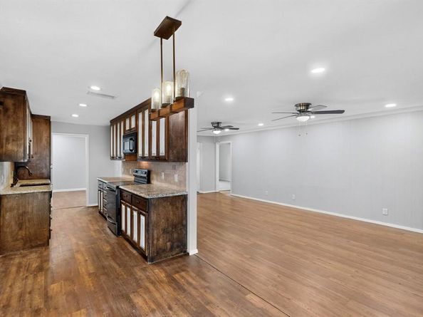 1041  Mckinley Street , Benbrook Texas 76126