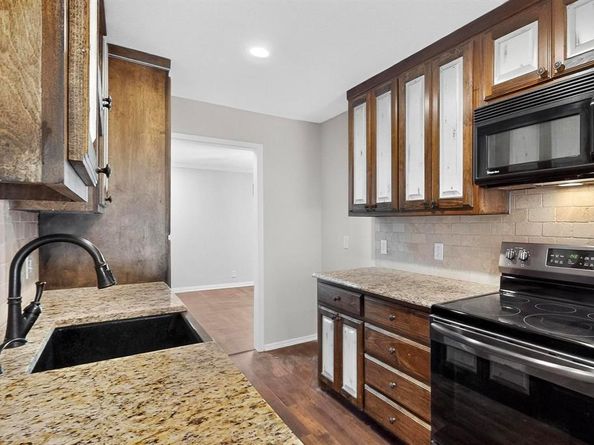 1041  Mckinley Street , Benbrook Texas 76126