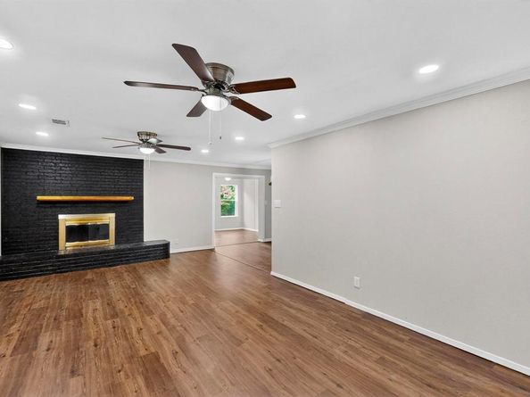 1041  Mckinley Street , Benbrook Texas 76126