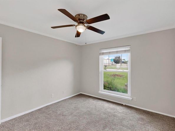 1041  Mckinley Street , Benbrook Texas 76126