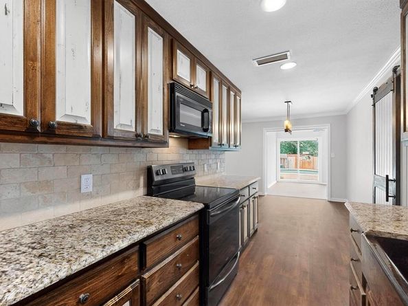 1041  Mckinley Street , Benbrook Texas 76126