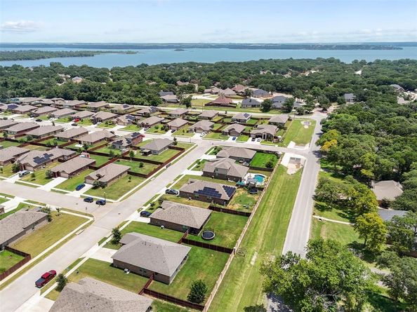 1092  Mooring Drive , Azle Texas 76020