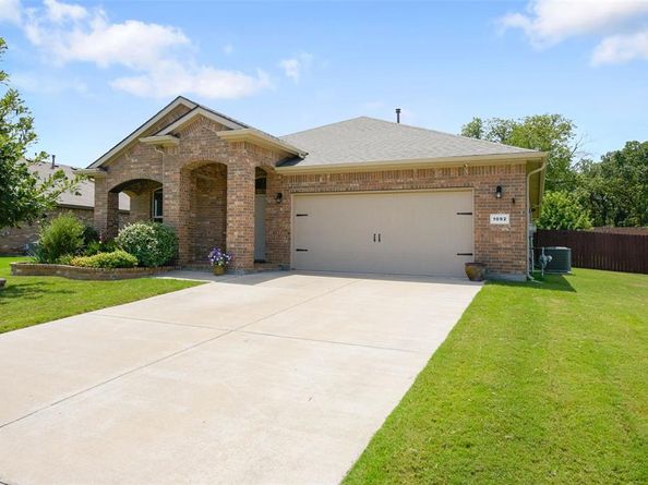 1092  Mooring Drive , Azle Texas 76020