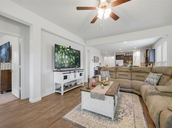 1092  Mooring Drive , Azle Texas 76020