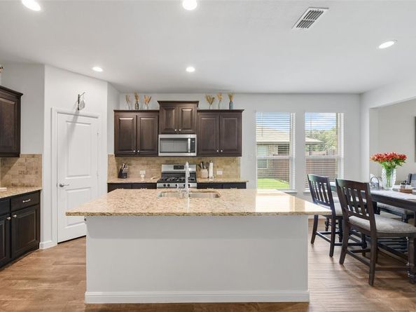 1092  Mooring Drive , Azle Texas 76020