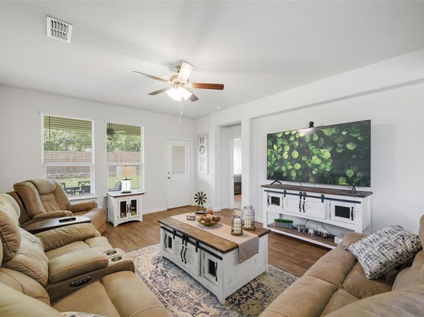 1092  Mooring Drive , Azle Texas 76020