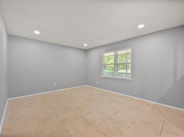 1712  Chip N Dale Drive , Arlington Texas 76012
