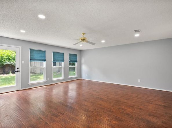 1712  Chip N Dale Drive , Arlington Texas 76012