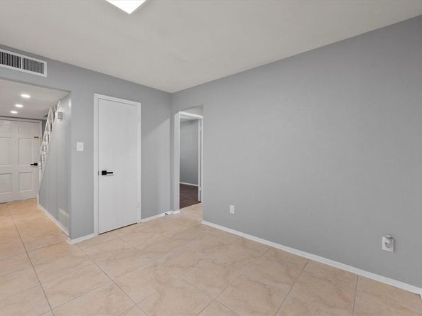 1712  Chip N Dale Drive , Arlington Texas 76012